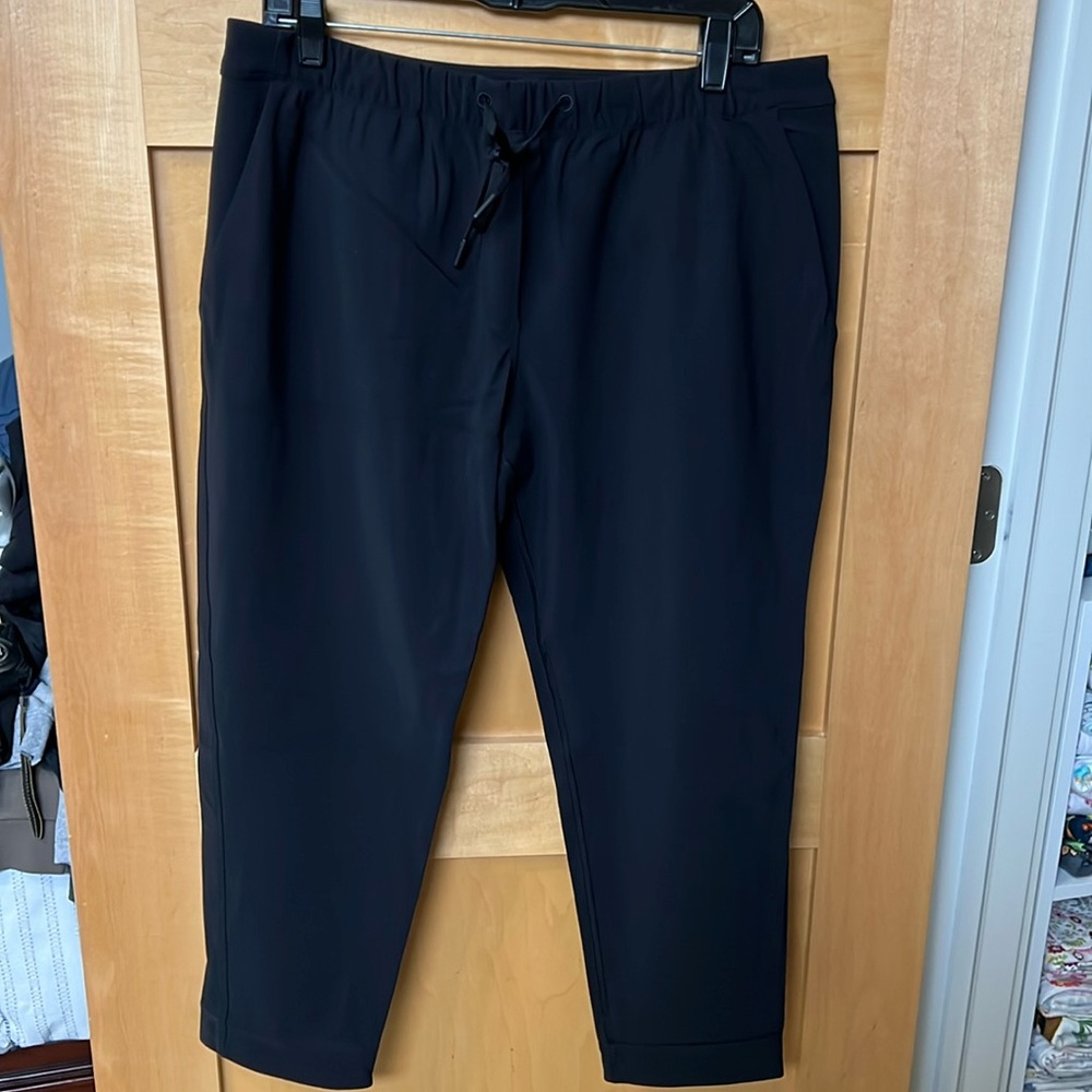 Lululemon Cropped Pants
